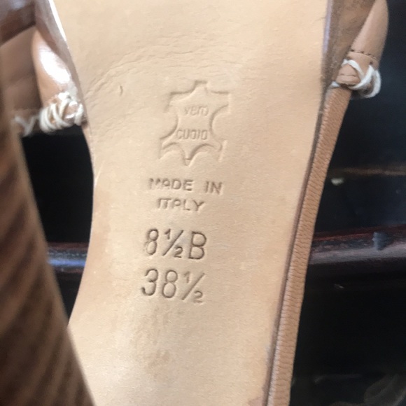 BCBG MAX AZRIA 4 inch high heels 8.5 - Picture 11 of 11